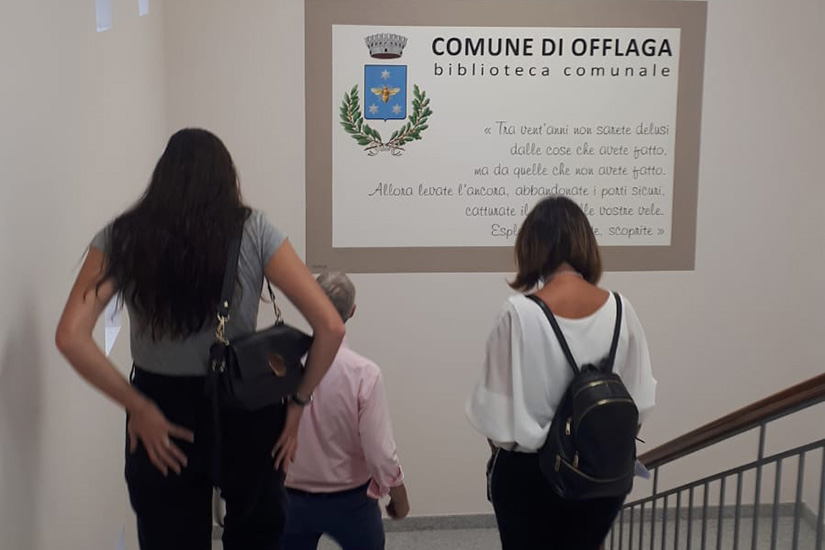 L'Associazione Chirone in visita alla nuova Biblioteca di Offlaga con il sindaco Mazza e l'associazione Genitori nella Scuola